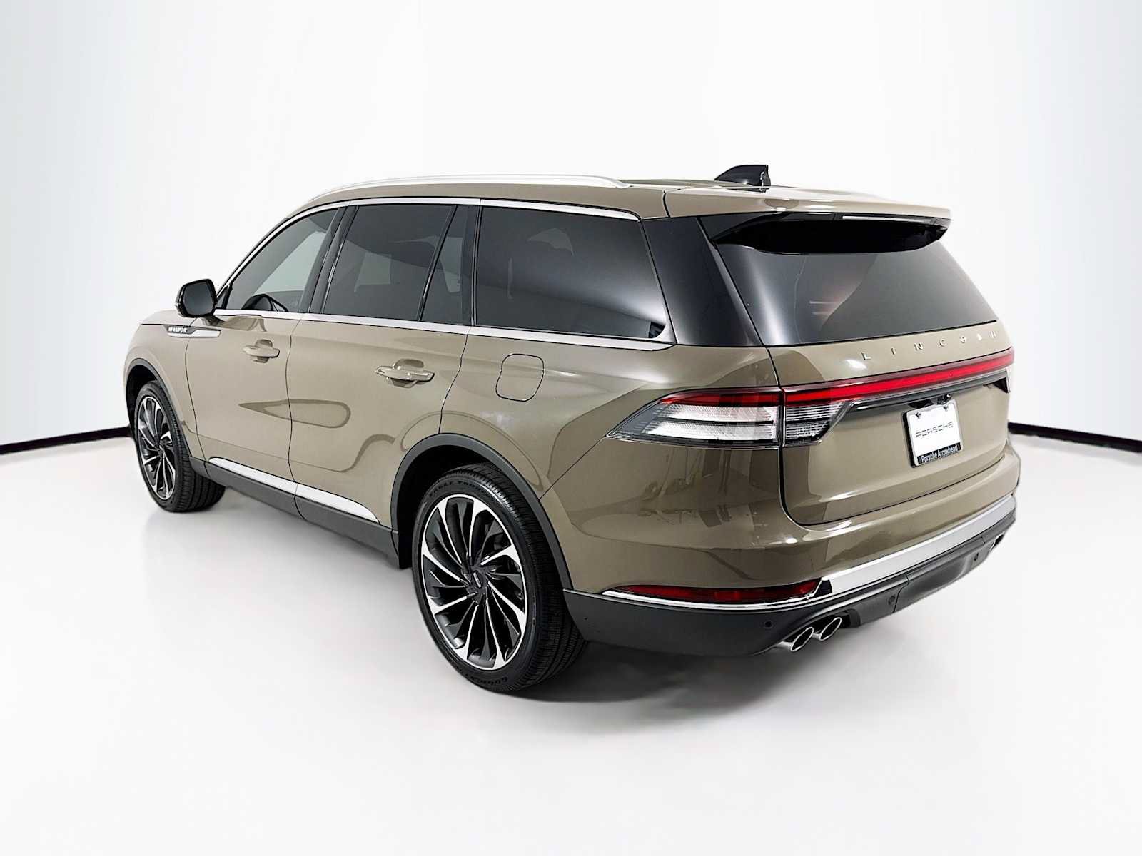 Used 2025 Lincoln Aviator Reserve w/ Equipment Group 201A AWD/4WD image 3