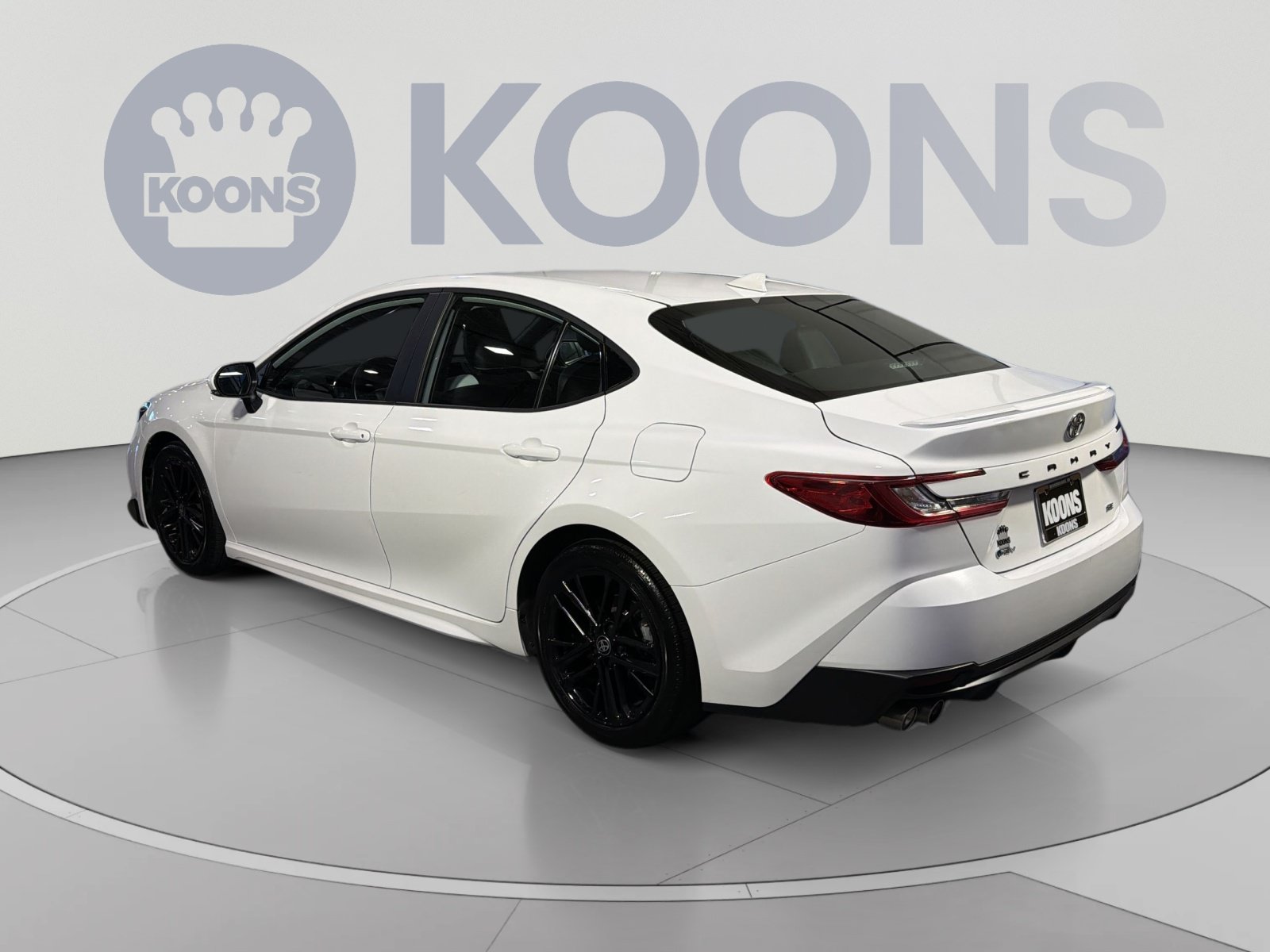 Used 2025 Toyota Camry SE FWD image 4