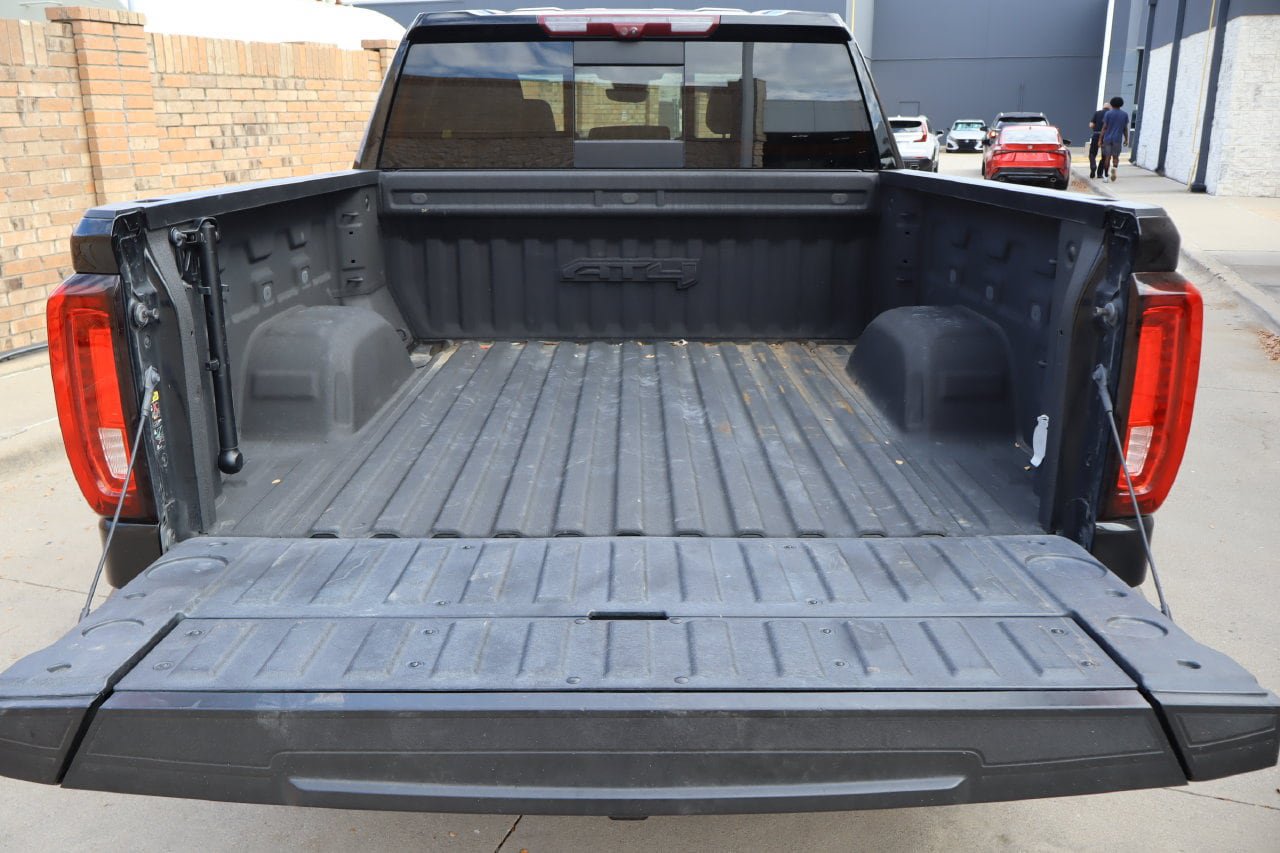 Used 2023 GMC Sierra 1500 AT4 w/ Technology Package AWD/4WD image 29