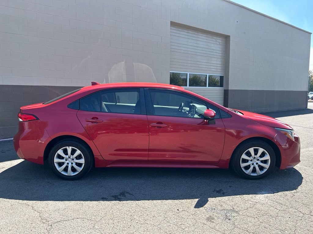Used 2021 Toyota Corolla LE FWD image 3
