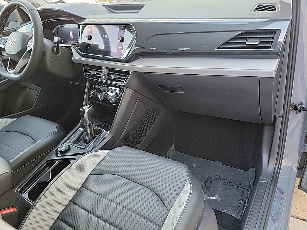 Used 2022 Volkswagen Taos SEL w/ Panoramic Sunroof Package image 11