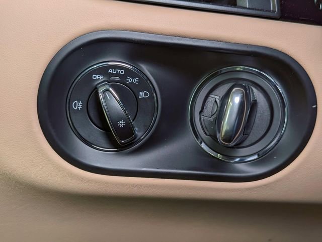 Certified 2025 Porsche Macan image 40