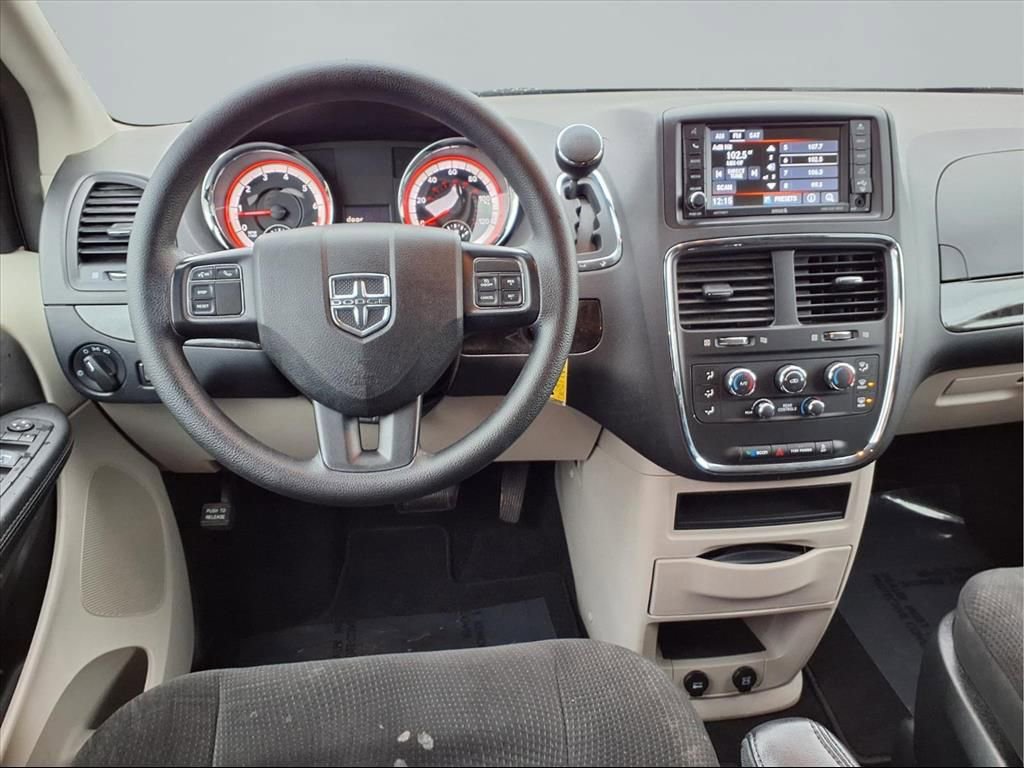Used 2018 Dodge Grand Caravan SE w/ UConnect Hands-Free Group image 4
