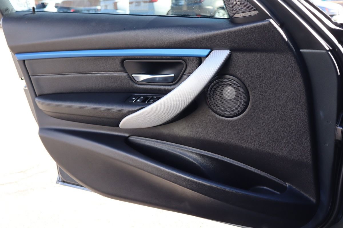 Used 2018 BMW 340i xDrive Sedan w/ Premium Package AWD/4WD image 9
