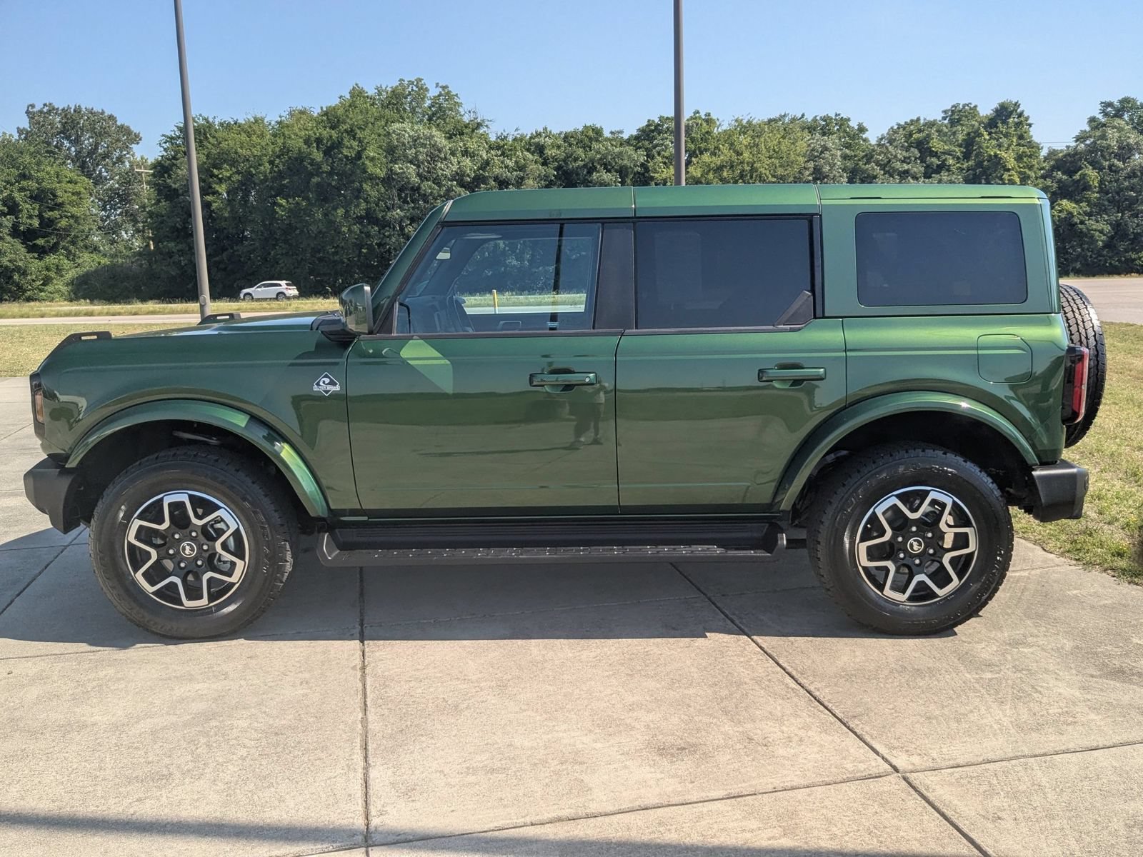 Used 2025 Ford Bronco Outer Banks AWD/4WD image 6