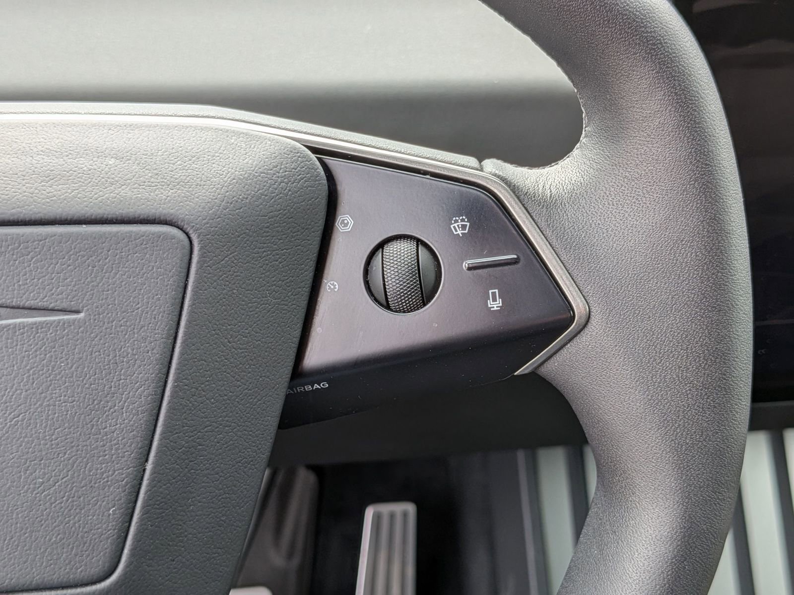 Used 2024 Tesla Cybertruck AWD Crew Cab image 18