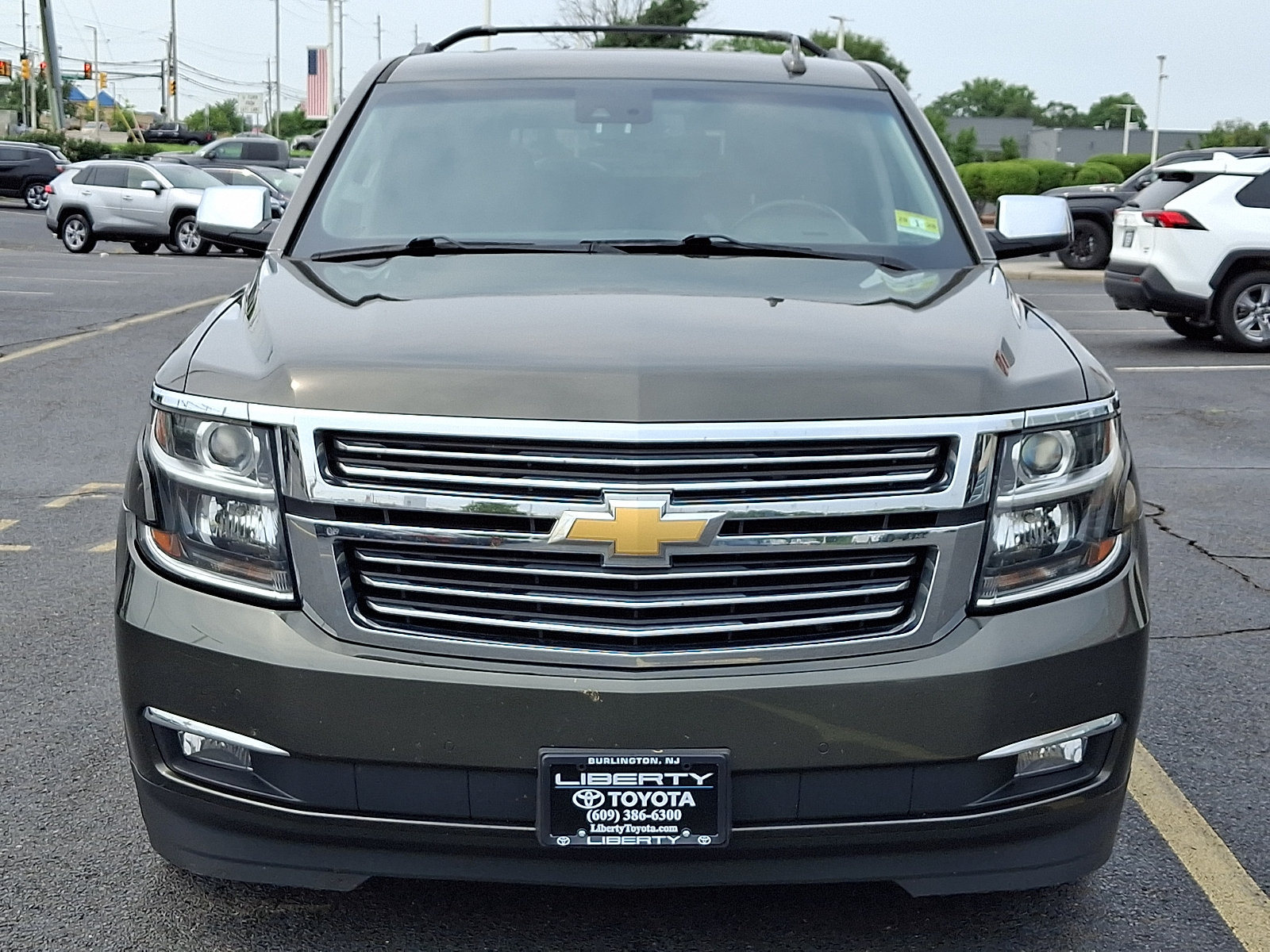 Used 2019 Chevrolet Suburban Premier AWD/4WD image 2