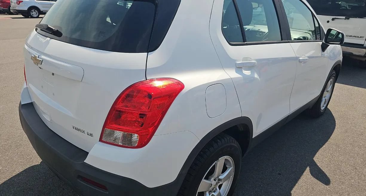 Used 2016 Chevrolet Trax LS AWD/4WD image 3