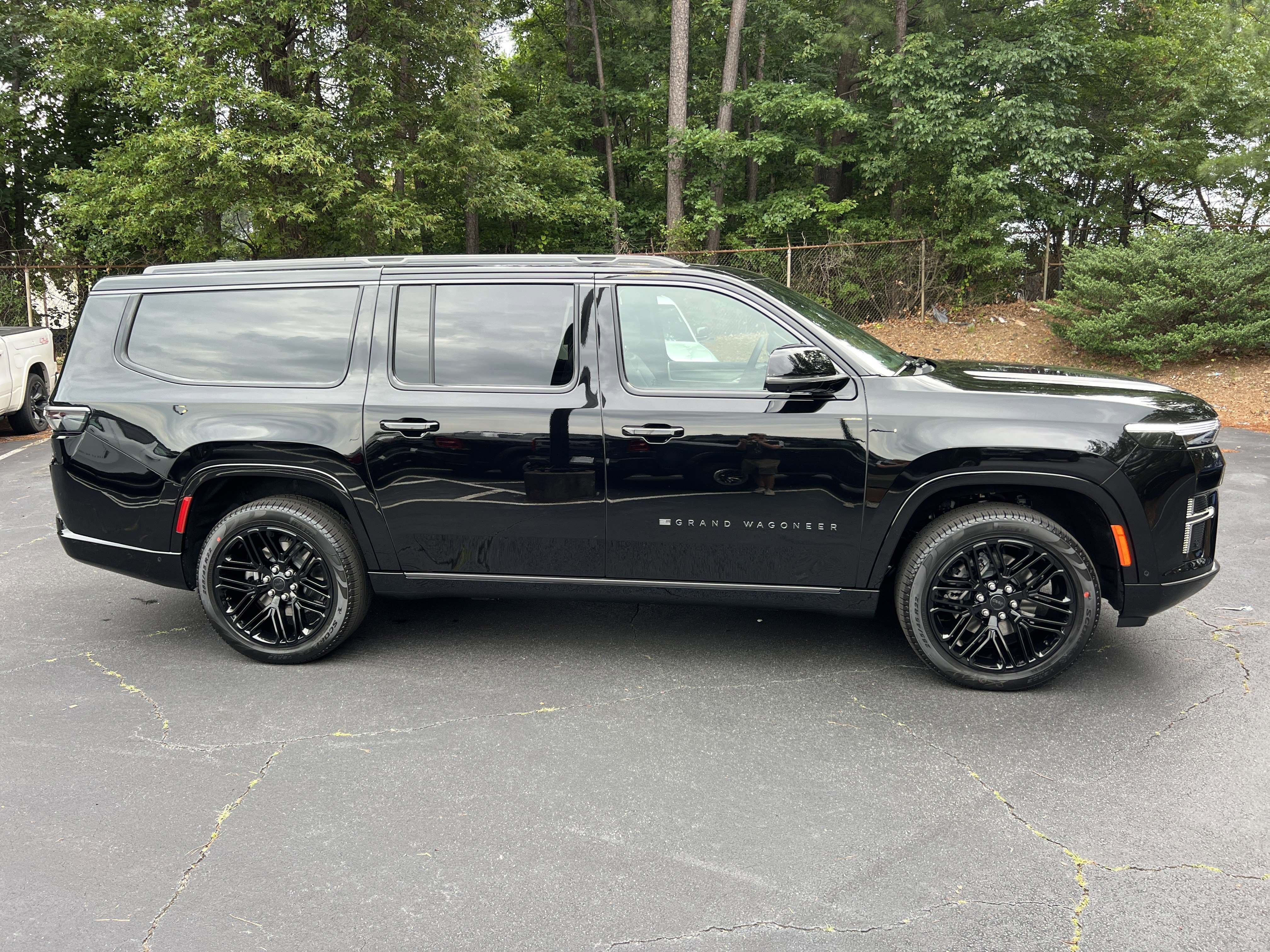 New 2026 Jeep Grand Wagoneer L Limited AWD/4WD image 9