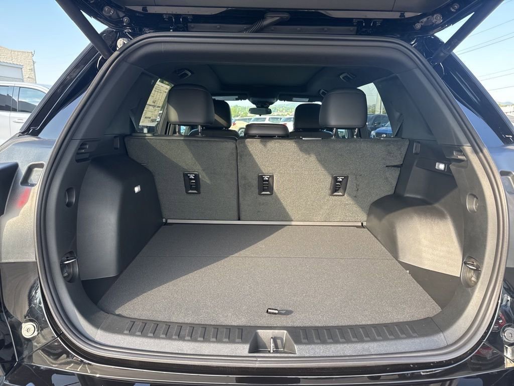 New 2026 GMC Terrain AT4 w/ LPO, Black Badging Package image 31