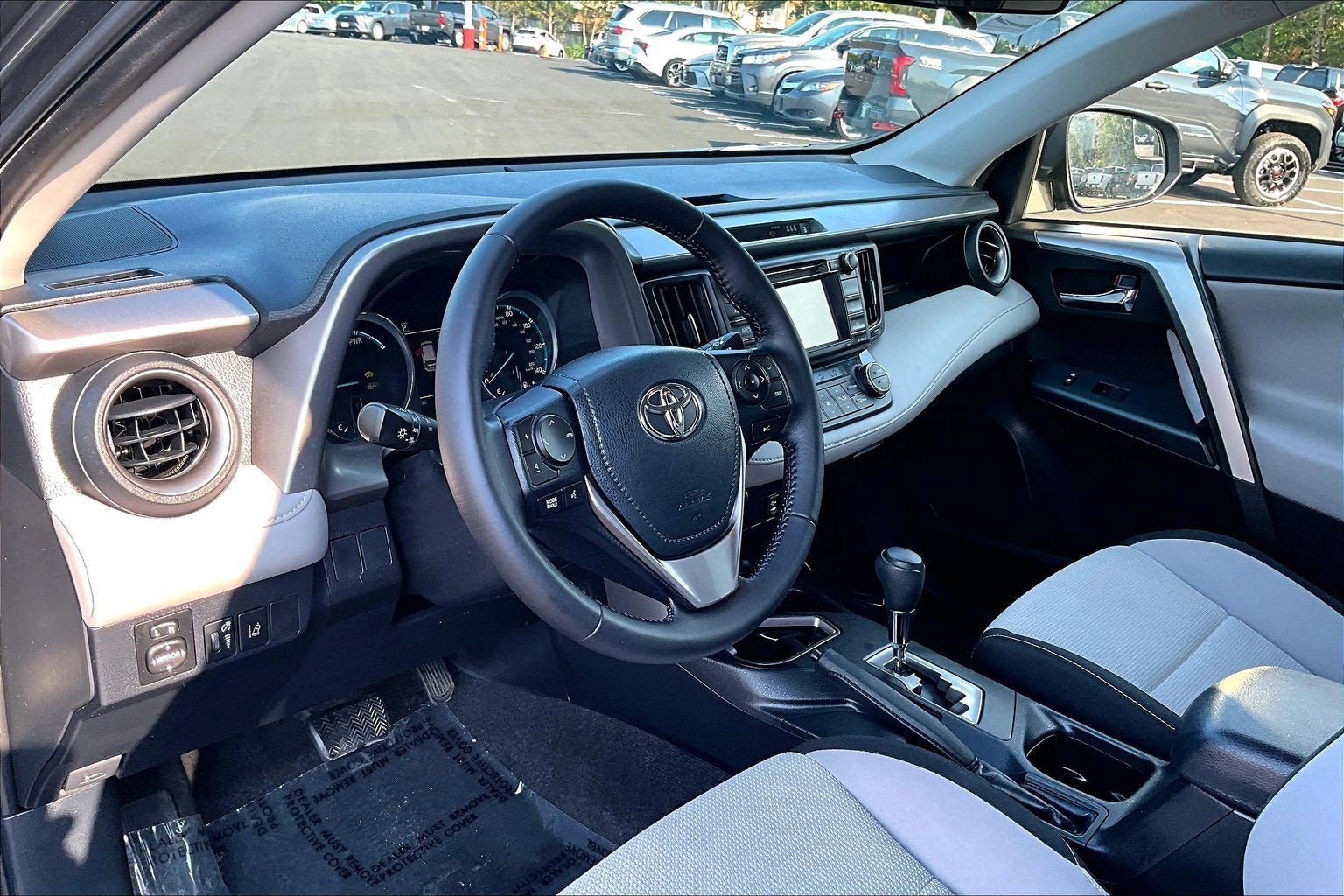 Used 2017 Toyota RAV4 XLE w/ Carpet Mat Package AWD/4WD image 13