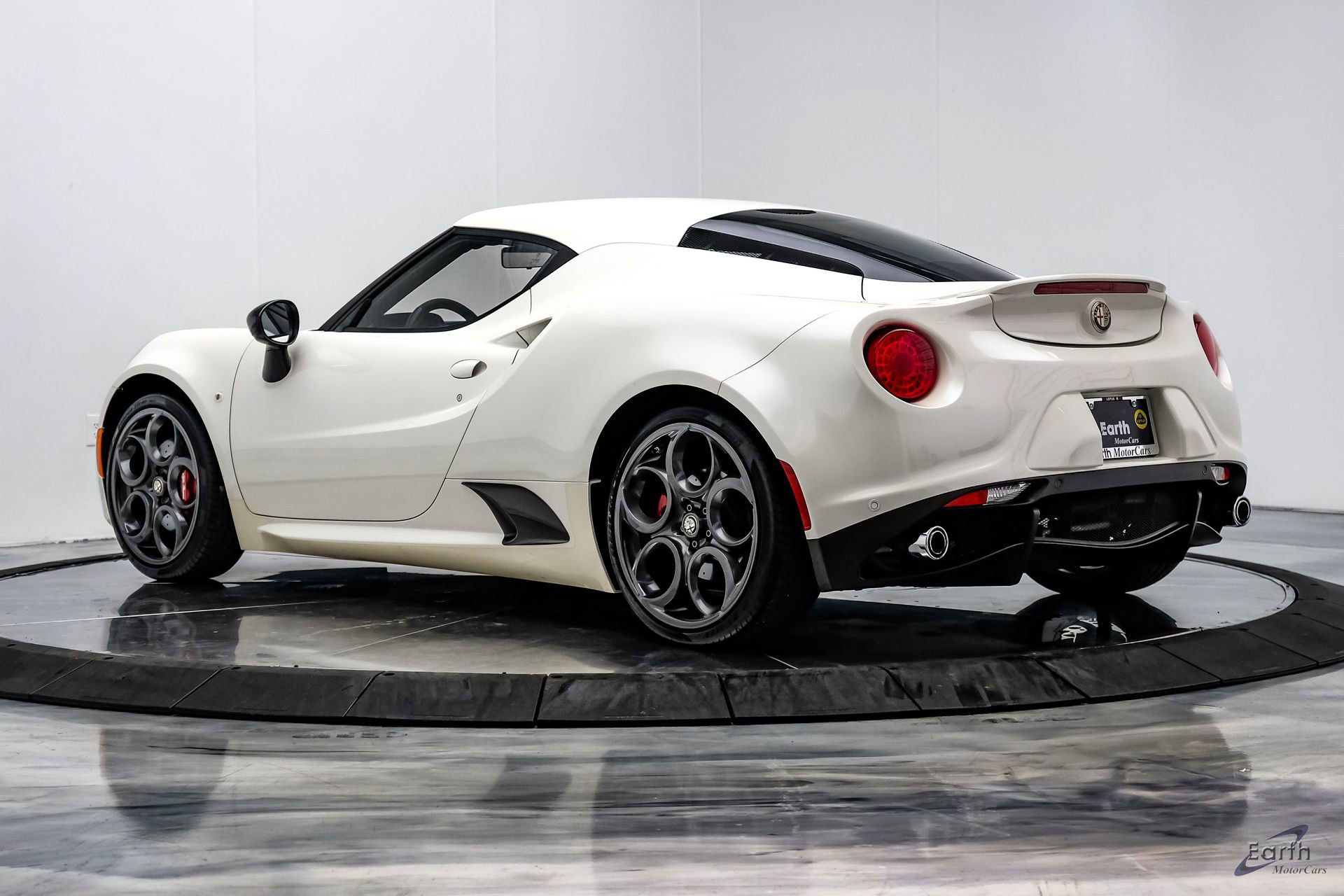 Used 2015 Alfa Romeo 4C Coupe w/ Leather Interior Group RWD image 10