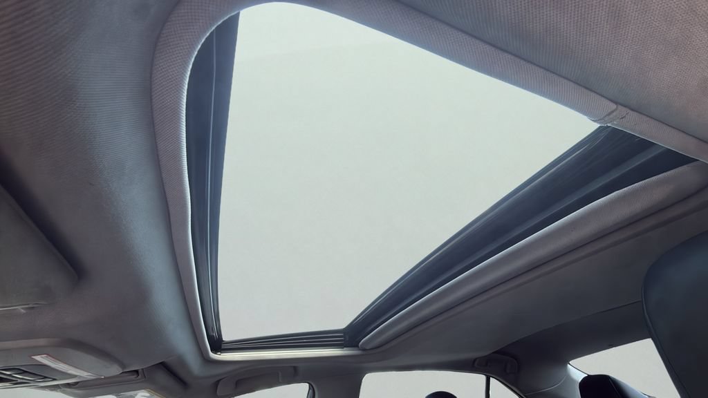 Used 2019 Toyota Camry SE FWD image 19
