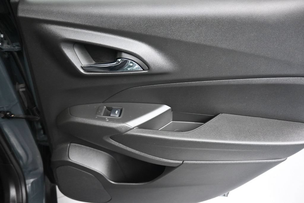 Used 2025 Chevrolet Trax LS FWD image 30