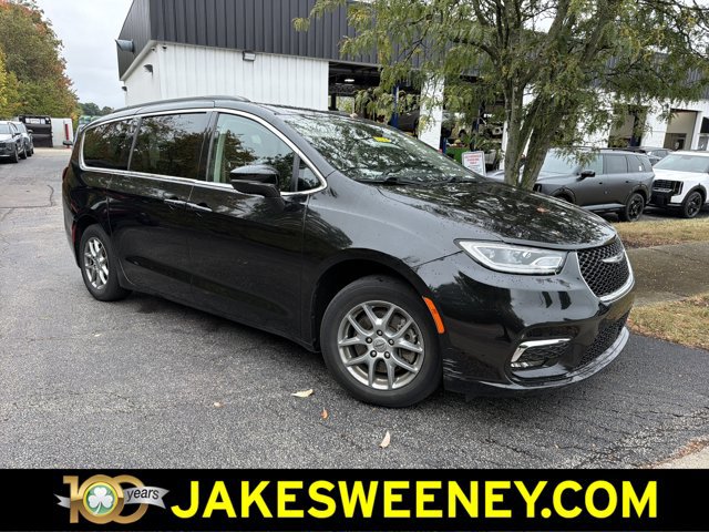 Used 2021 Chrysler Pacifica Touring w/ Cold Weather Group FWD image 1