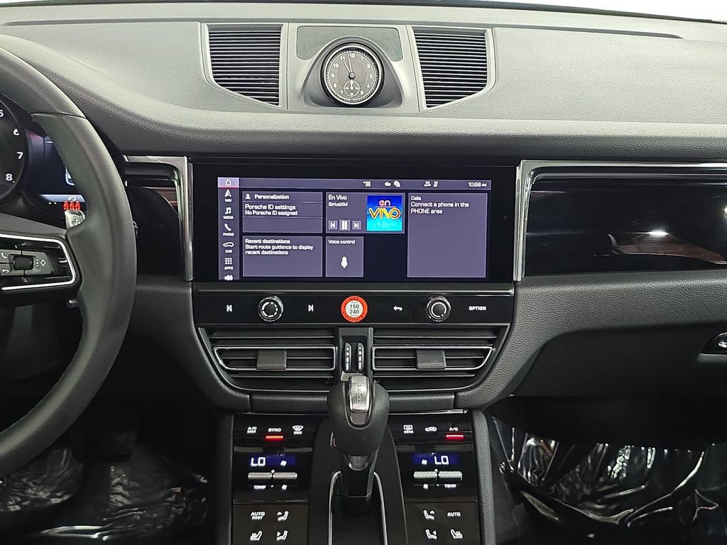 Certified 2025 Porsche Macan AWD/4WD image 16