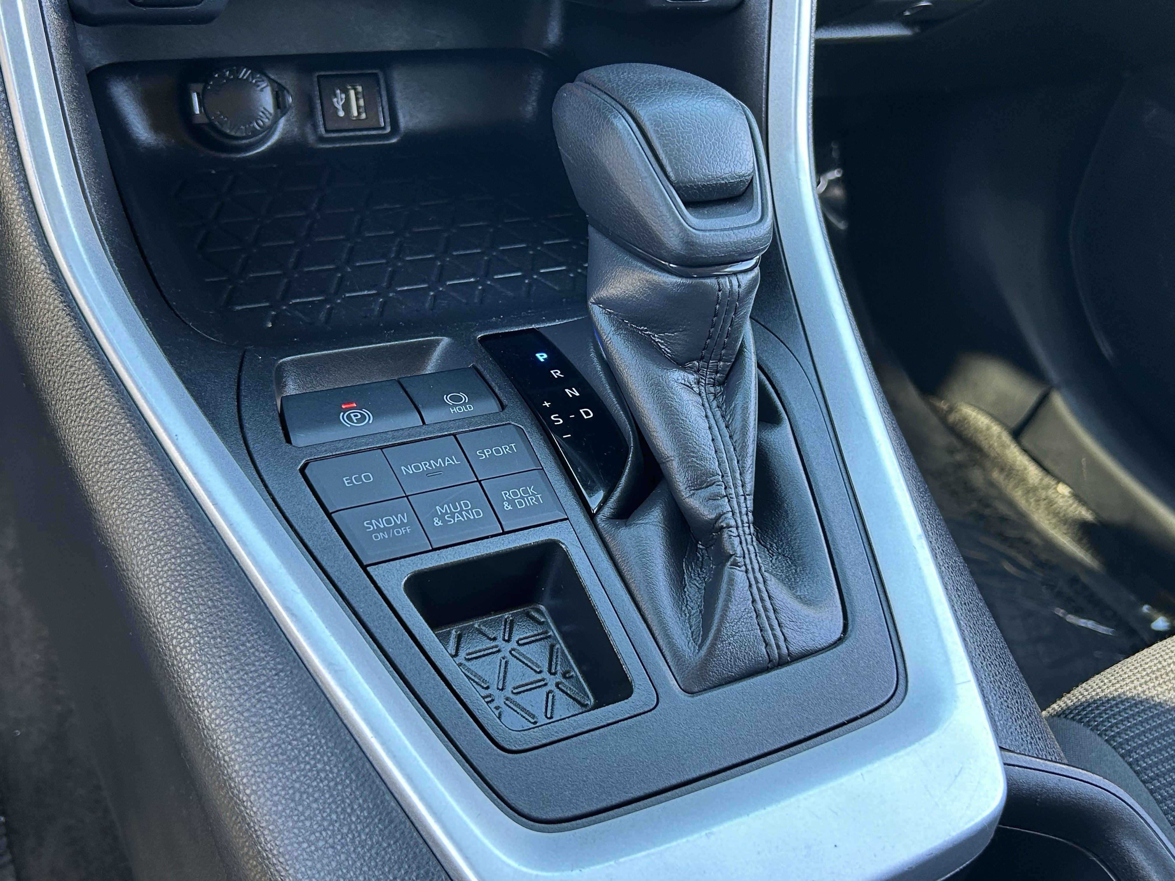 Used 2024 Toyota RAV4 LE image 25