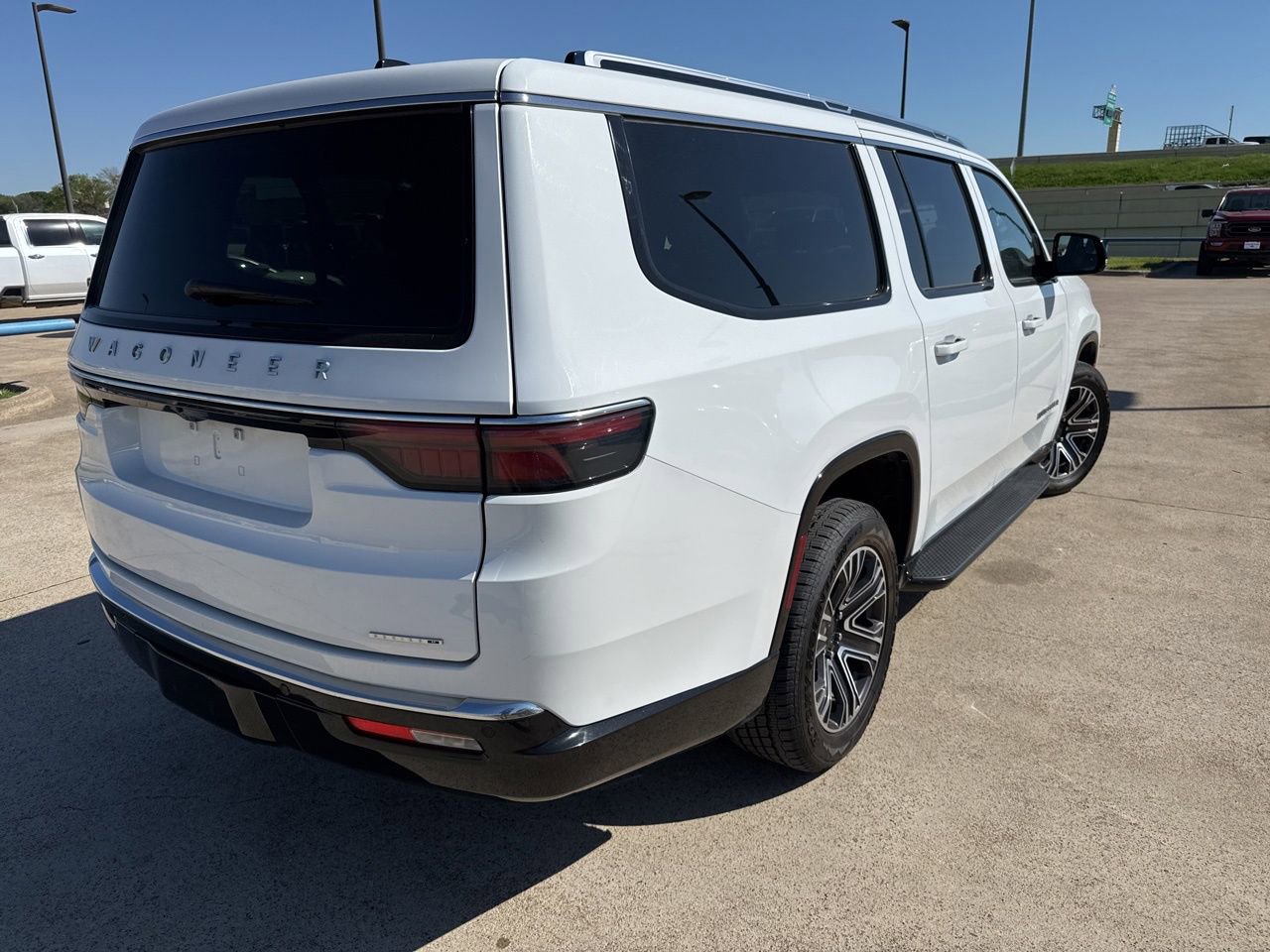 Used 2024 Jeep Wagoneer L Series II w/ Flexible Seating Group image 11