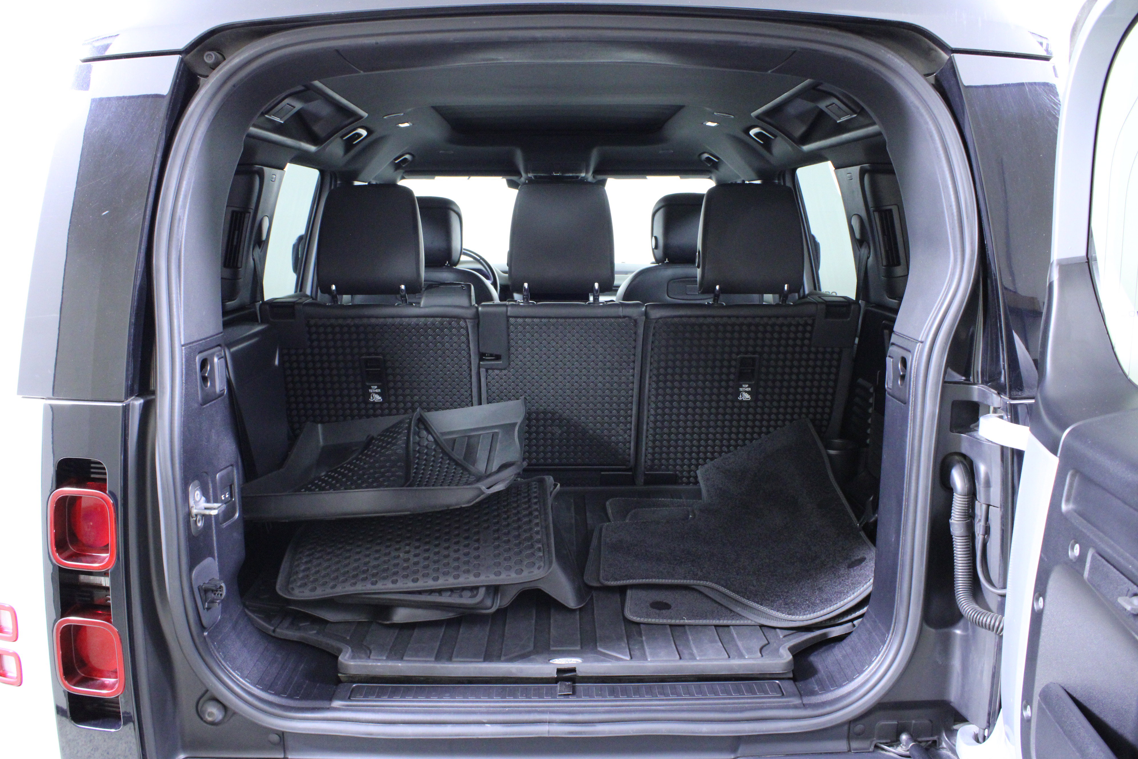 Used 2021 Land Rover Defender 110 X-Dynamic HSE image 11