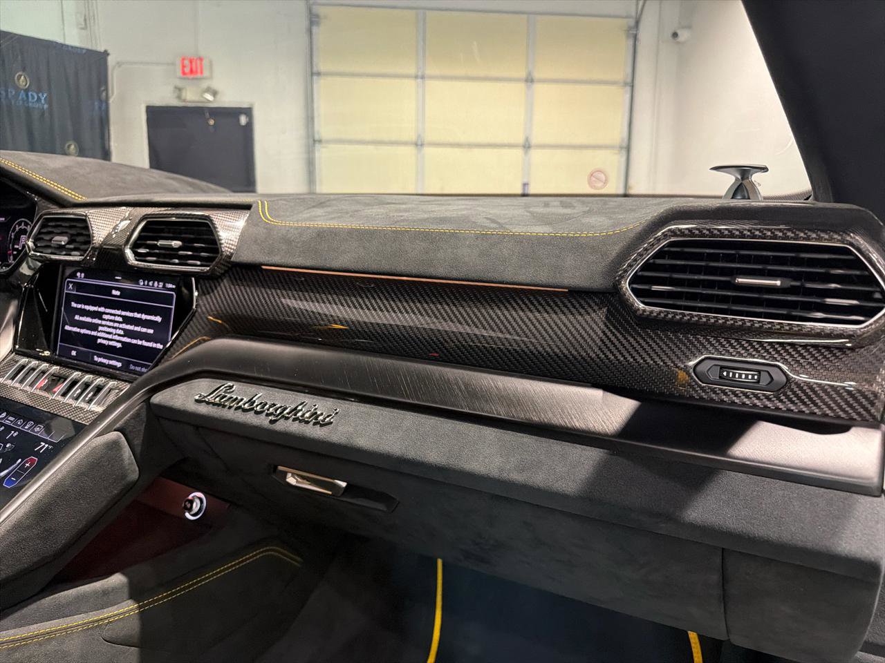 Used 2024 Lamborghini Urus Performante AWD/4WD image 40