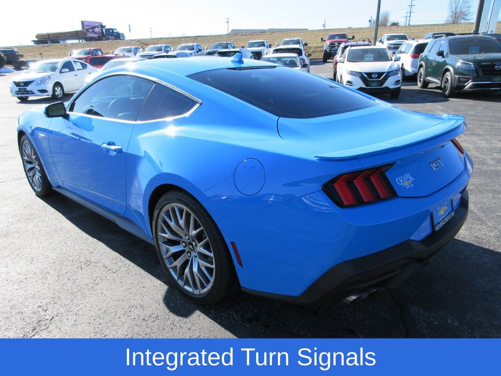 Used 2025 Ford Mustang GT Premium image 3
