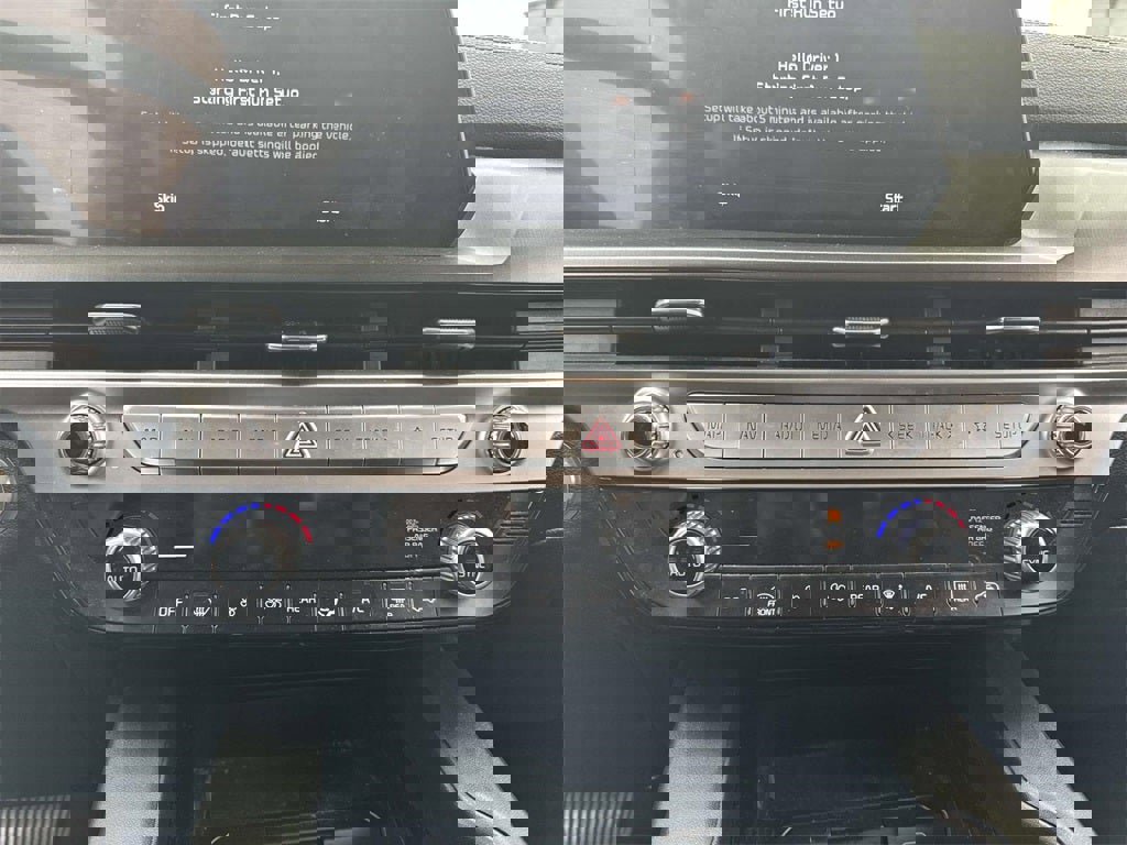 Used 2023 Kia Telluride LX image 28