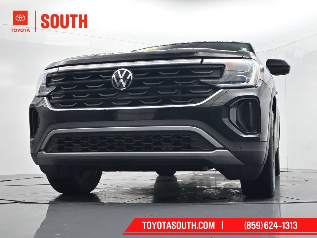 Used 2024 Volkswagen Atlas Cross Sport SE FWD image 45