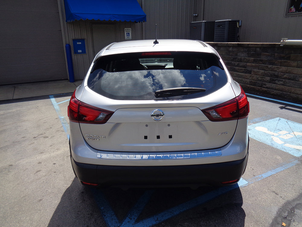 Used 2018 Nissan Rogue Sport S w/ S Appearance Package AWD/4WD image 4