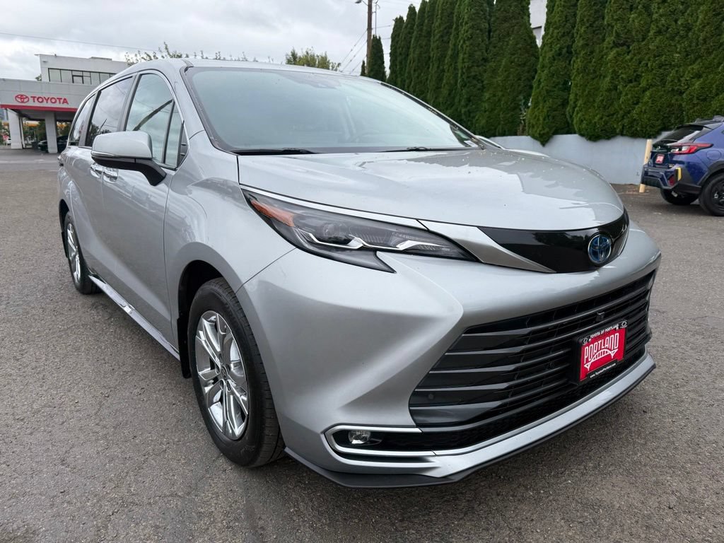 Used 2024 Toyota Sienna Platinum AWD/4WD image 2