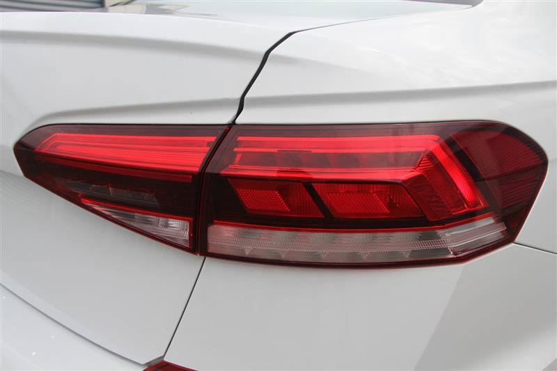 Used 2022 Volkswagen Passat 2.0T FWD image 13
