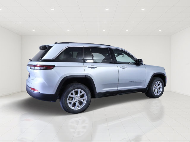 Used 2023 Jeep Grand Cherokee Limited AWD/4WD image 6