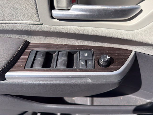 Used 2023 Toyota Sienna XLE w/ XLE Plus Package FWD image 18