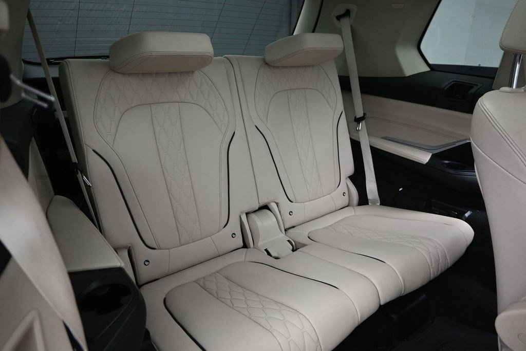 Used 2022 BMW X7 xDrive40i w/ Executive Package AWD/4WD image 20