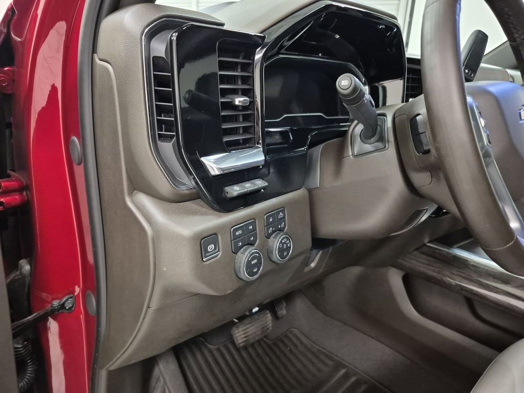 Used 2025 Chevrolet Silverado 3500 LTZ w/ LTZ Texas Edition image 18