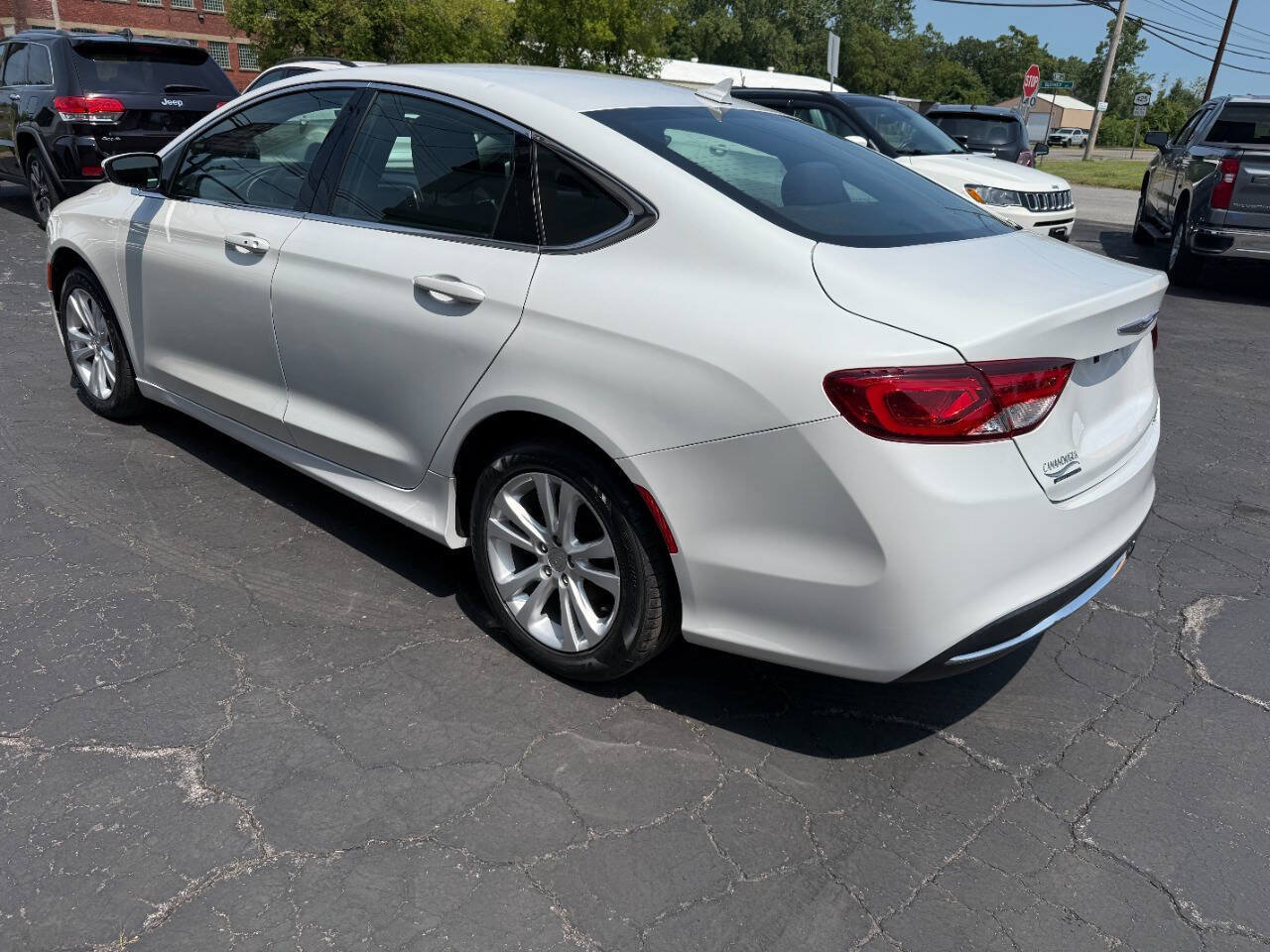 Used 2015 Chrysler 200 Limited w/ Convenience Group FWD image 4