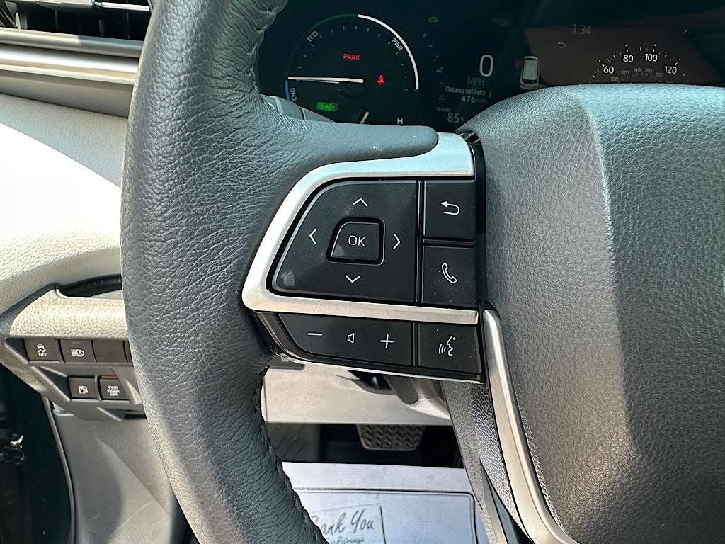 Certified 2025 Toyota Sienna XLE FWD image 22