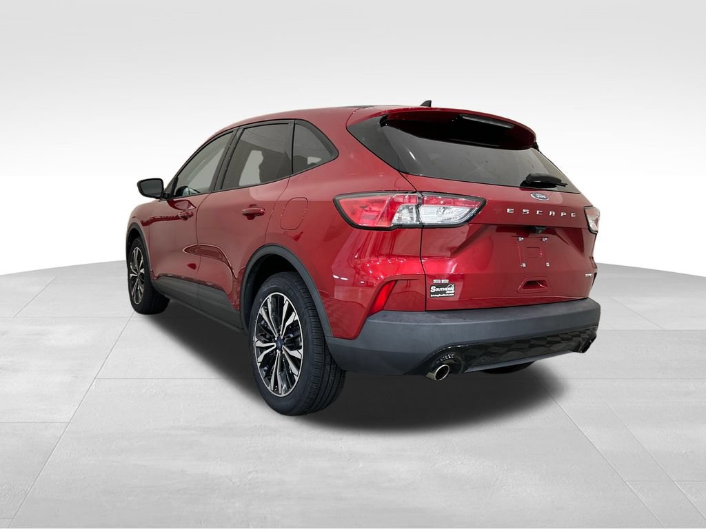 Used 2021 Ford Escape SE w/ SE Sport Appearance Package AWD/4WD image 3