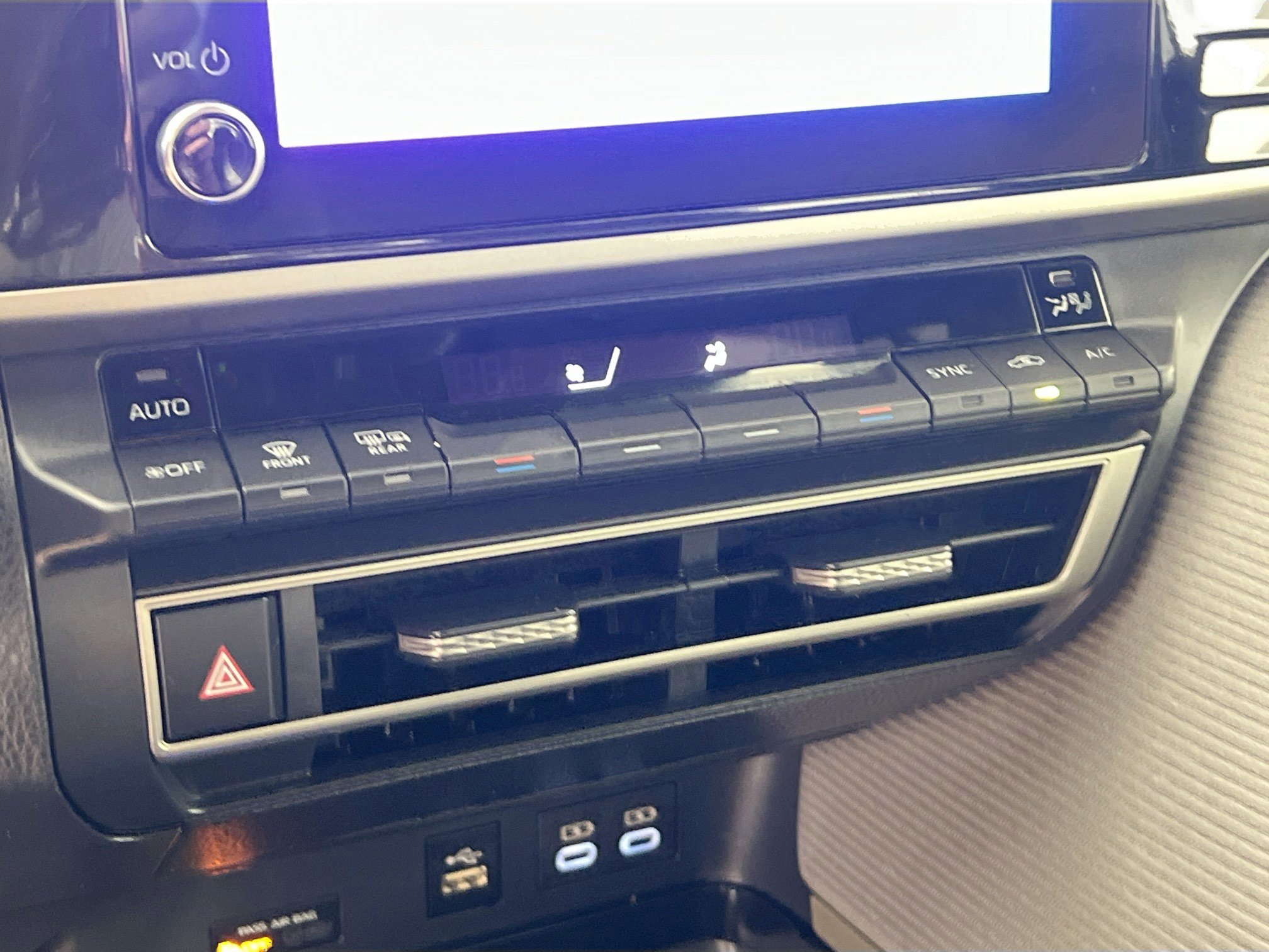 Used 2025 Toyota Camry SE image 27