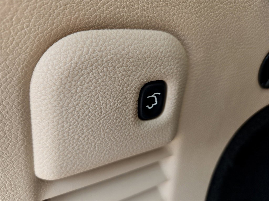 Used 2017 Jeep Grand Cherokee Limited image 31