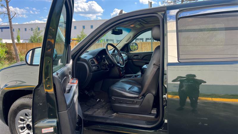 Used 2013 Chevrolet Avalanche LT RWD image 27
