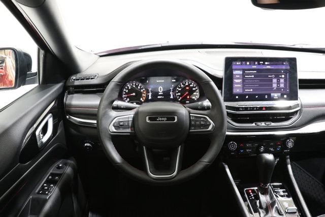 Used 2023 Jeep Compass Trailhawk w/ Trailhawk Convenience Group AWD/4WD image 16