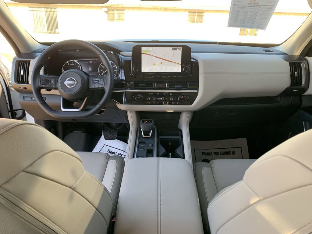 Used 2025 Nissan Pathfinder SL w/ Black Appearance Package FWD image 19