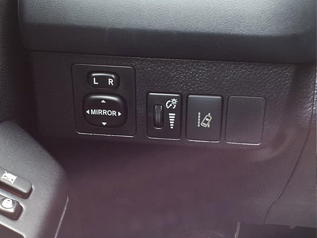 Used 2018 Toyota RAV4 LE image 24