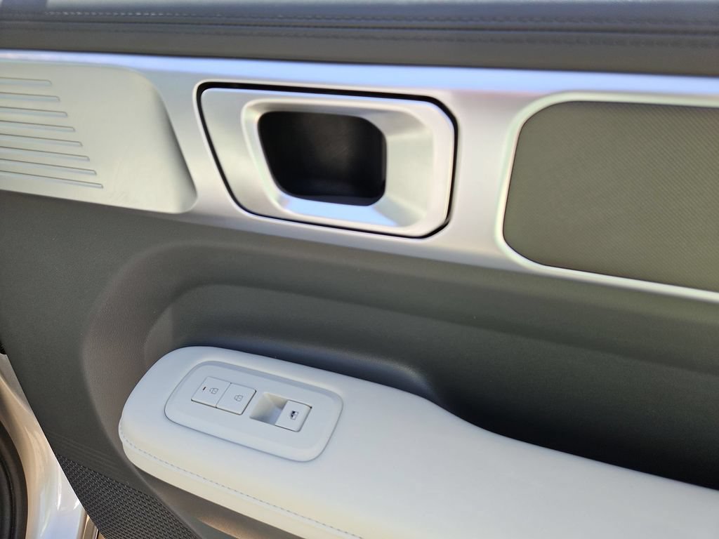 Used 2025 Hyundai Santa Fe SEL FWD image 37