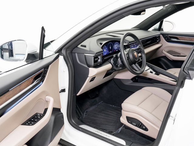 Certified 2025 Porsche Macan Electric image 7