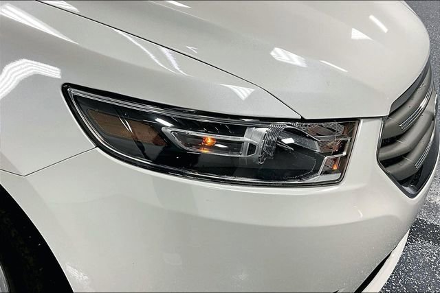 Used 2016 Ford Taurus SEL w/ Equipment Group 201A FWD image 29