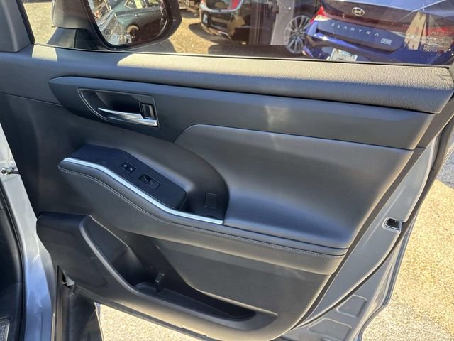 Used 2022 Toyota Highlander XLE image 18