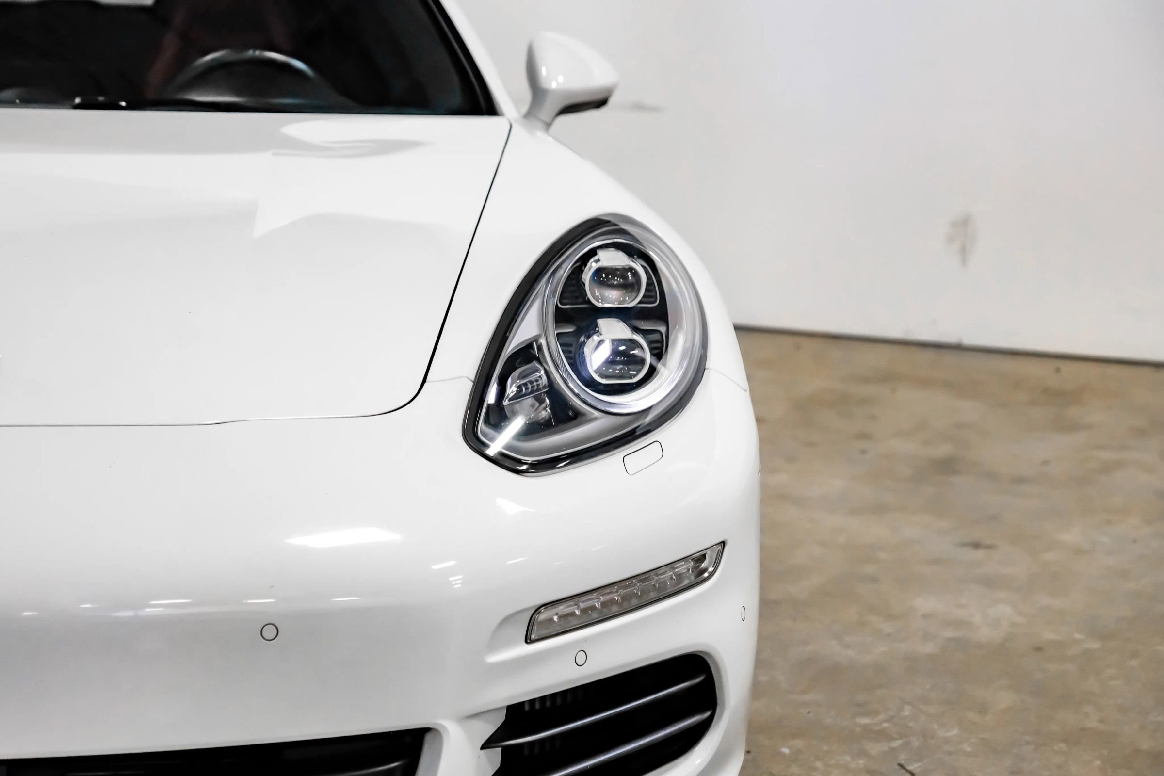 Used 2014 Porsche Panamera S image 25