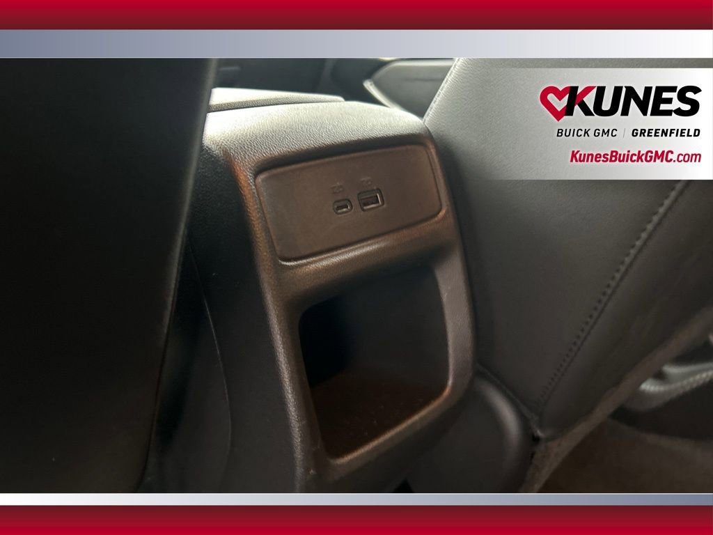 Used 2025 Chevrolet Trax LT image 35