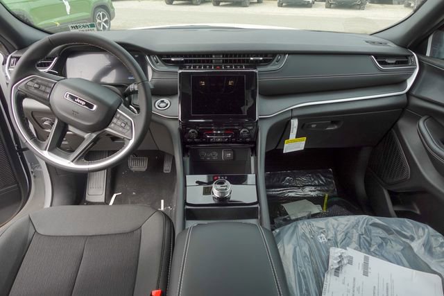 New 2025 Jeep Grand Cherokee Laredo X image 25